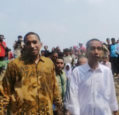 Lucunya Jokowi Kerjai Paspampres yang Ikut Blusukan