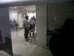 Tepergok Curi Motor, Pria Berpistol Babak Belur Diamuk Warga Cinere