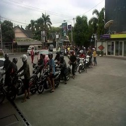 Bensin Premium Habis di SPBU, Warga Yogyakarta Antre Pertamax