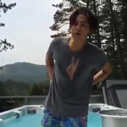 Di Video Ice Bucket Challenge Ini, G-Dragon Sebut Nama Mizuhara Kiko