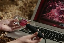 Wah! Sex Toy Ini Juga Bisa Dipakai untuk Mengintip Bagian Dalam Miss V