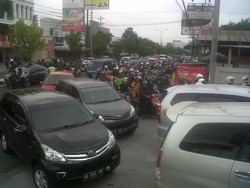 Ini Antrean Panjang Pertamax di Yogya yang Bikin Macet