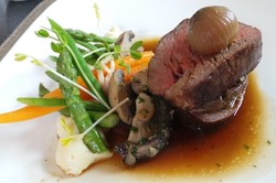Video Resep: Wagyu Beef Tenderloin and Creamy Potatoes
