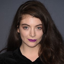 Lorde Musisi Perempuan Pertama yang Raih Best Rock Video di VMA 2014