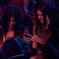 Sibuk Main Ponsel di MTV VMA 2014, Keluarga Kardashian Dikritik