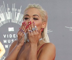 Tampil di MTV VMA 2014, Rita Ora Pakai Manicure Seharga Rp 600 Jutaan