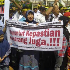 Jeritan Istri Karyawan Merpati Ketika Sang Suami Tak Digaji 9 Bulan