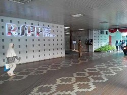 Didampingi Istri, Wapres Boediono Jenguk Suhardi di RSPP