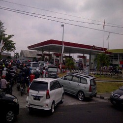 Ini Penyebab Mobil Mewah Lebih Pilih Isi Premium Dibanding Pertamax