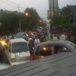 SPBU Belum Dibuka, Warga Yogya Sudah Mengantre BBM