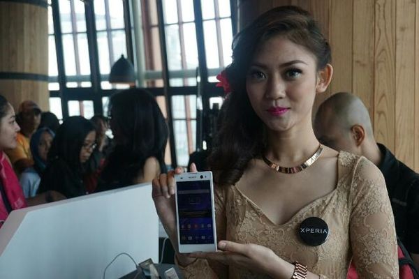 Xperia C3, Ponsel 4G Penggila Selfie