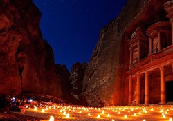 8 Kegiatan Traveling yang Lebih Asyik Dilakukan Malam Hari (1)