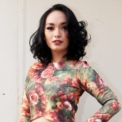 Syahrini Liburan Mewah ke Italia, Zaskia Gotik Pilih ke Sawah