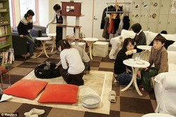 Wah, Ada Kafe Burung, Kelinci dan Reptil di Jepang!