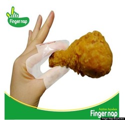 Nyam! Dengan Kondom Jari Ini Makan Ayam Goreng Jadi Tak Repot Lagi