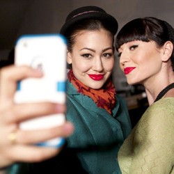 Makin Banyak yang Narsis Picu Tren Ponsel Selfie?