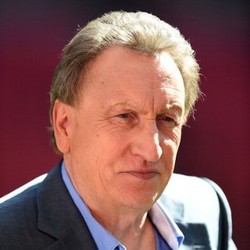 Neil Warnock Resmi Jadi Manajer Baru Palace