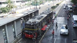 Halte TransJ Al Azhar pun Ikut Tersambar Api dari Bus yang Terbakar, ini Bentuknya