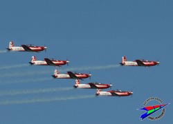 Ini Berbagai Manuver Tim Aerobatik TNI AU The Jupiters di Langit Thamrin