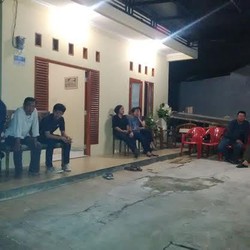 Kerabat dan Tetangga Tunggu Kedatangan Jenazah Suhardi di Rumah Duka