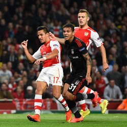 Gol Tunggal Sanchez Loloskan Arsenal ke Fase Grup