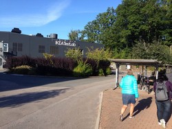 Sebelum Dijual, Perabot IKEA Disiksa Dulu