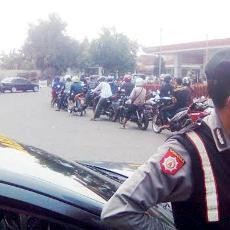 Antrean di SPBU Mengular, Bensin Eceran Dijual Rp 10 Ribu/Liter