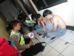 Nongkrong Bawa Golok dan Gir, 3 Siswa SMK Digelandang ke Kantor Polisi