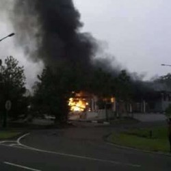 Mobil yang Terbakar Saat Isi Bensin di SPBU Sentul City Masih Teronggok