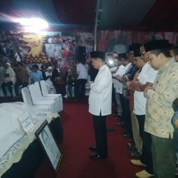Anis Mata Cs Tiba di DPP Gerindra, Langsung Salati Jenazah Suhardi
