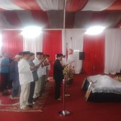 Tiba di DPP Gerindra, Hidayat Nurwahid Pimpin Salat Jenazah