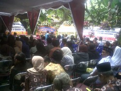 Karangan Bunga Penuhi Rumah Alm Suhardi di Yogya, Ada juga dari Jokowi