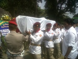 Tiba di Rumah Duka, Jenazah Suhardi Disambut Ribuan Pelayat