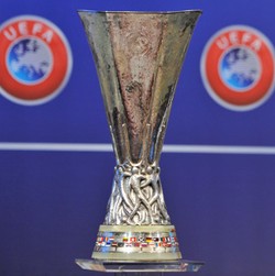 Feyenoord dan PSV Lolos, Sociedad Tersingkir