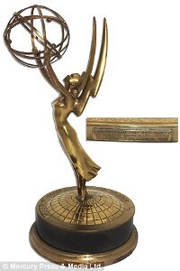 Dua Patung Emmy Awards Dilelang Rp 29 Juta