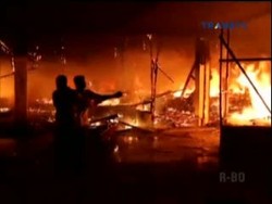 Ratusan Kios di Pasar Induk Jatibarang Ludes Terbakar