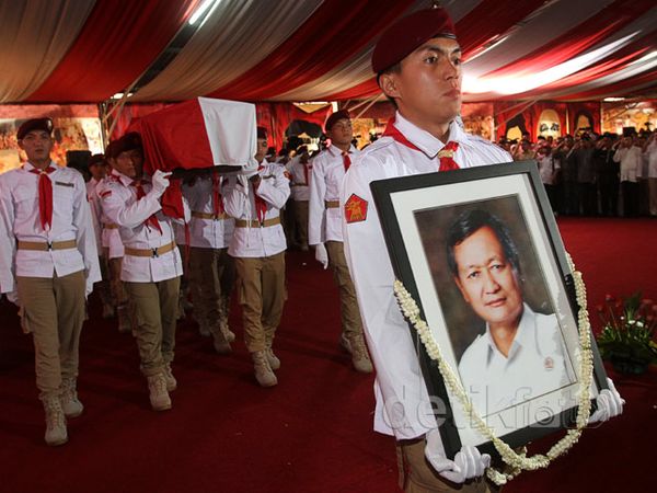 Jenazah Suhardi Dilepas Menuju Pemakaman