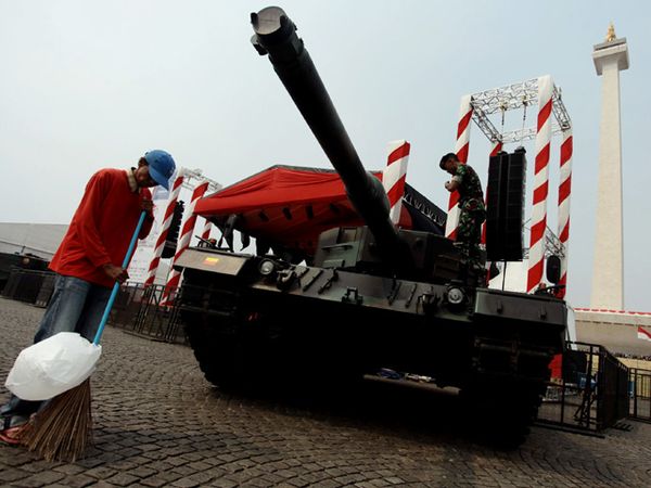 Dua Tank Leopard Mejeng di Monas