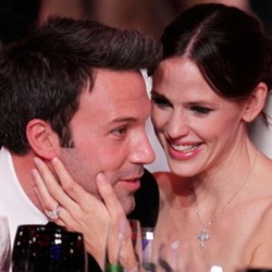 Tak Hanya Brad Pitt, Selebriti Ini Juga Nikah Diam-diam