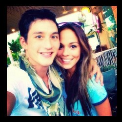 Mesra dengan Cewek Bule, Mike Lewis Temukan Pengganti Tamara?