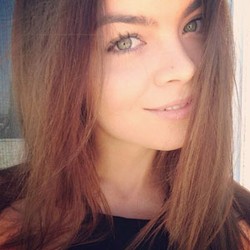 Scarlett Byrne, Manusia Setengah Alien yang Seksi di Falling Skies