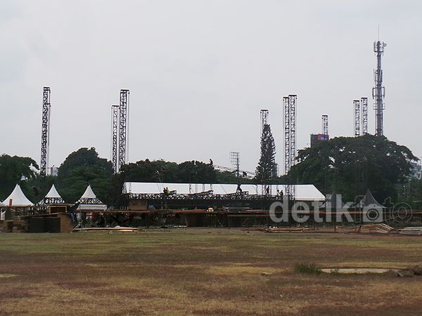 Foto-foto Panggung Konser EXO di Jakarta Mulai Dibangun