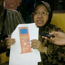 Risma Luncurkan Kios Pelayanan Masyarakat