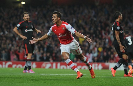Sanchez Diharapkan Bisa Seperti Tevez dan Aguero