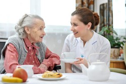 Jangan Lupakan Lansia, Mereka Juga Butuh Asupan Gizi Seimbang