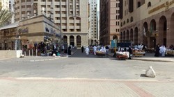 Menyusuri Jalan Lapang di Depan Masjid Nabawi