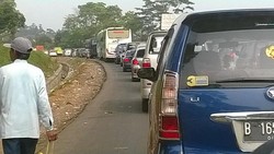 Macet di Puncak yang Tak Ada Habisnya di Akhir Pekan
