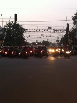 Di Tempat Alphard Ditabrak KA di Senayan, Mobil Kerap Tertahan di Tengah Perlintasan