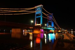 Dua Permata dari Palembang: Pempek & Jembatan Ampera