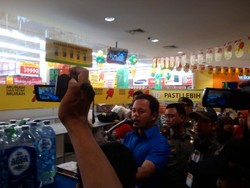 Tutup Giant Ekstra, Bima Arya Diharapkan Konsisten dan tidak Pilih Kasih